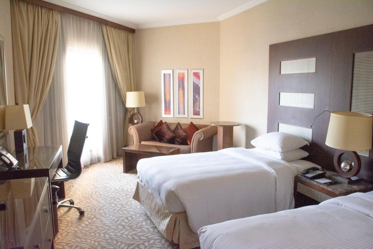 Al Corniche Hotel Jeddah Exterior photo A room at the hotel