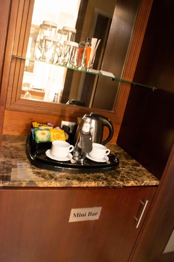 Al Corniche Hotel Jeddah Exterior photo A kettle in a hotel room