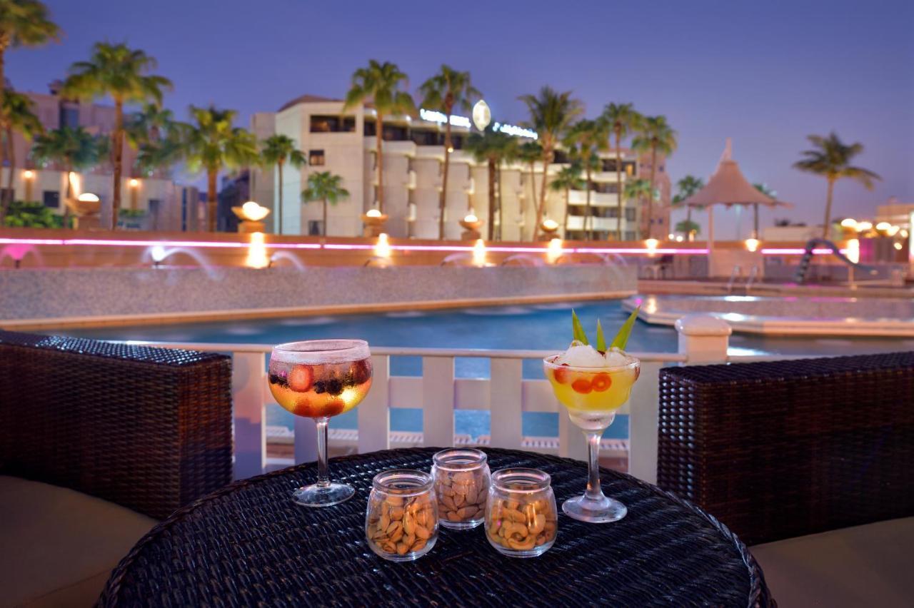 Al Corniche Hotel Jeddah Exterior photo The pool at the Hilton Sharm El Sheikh